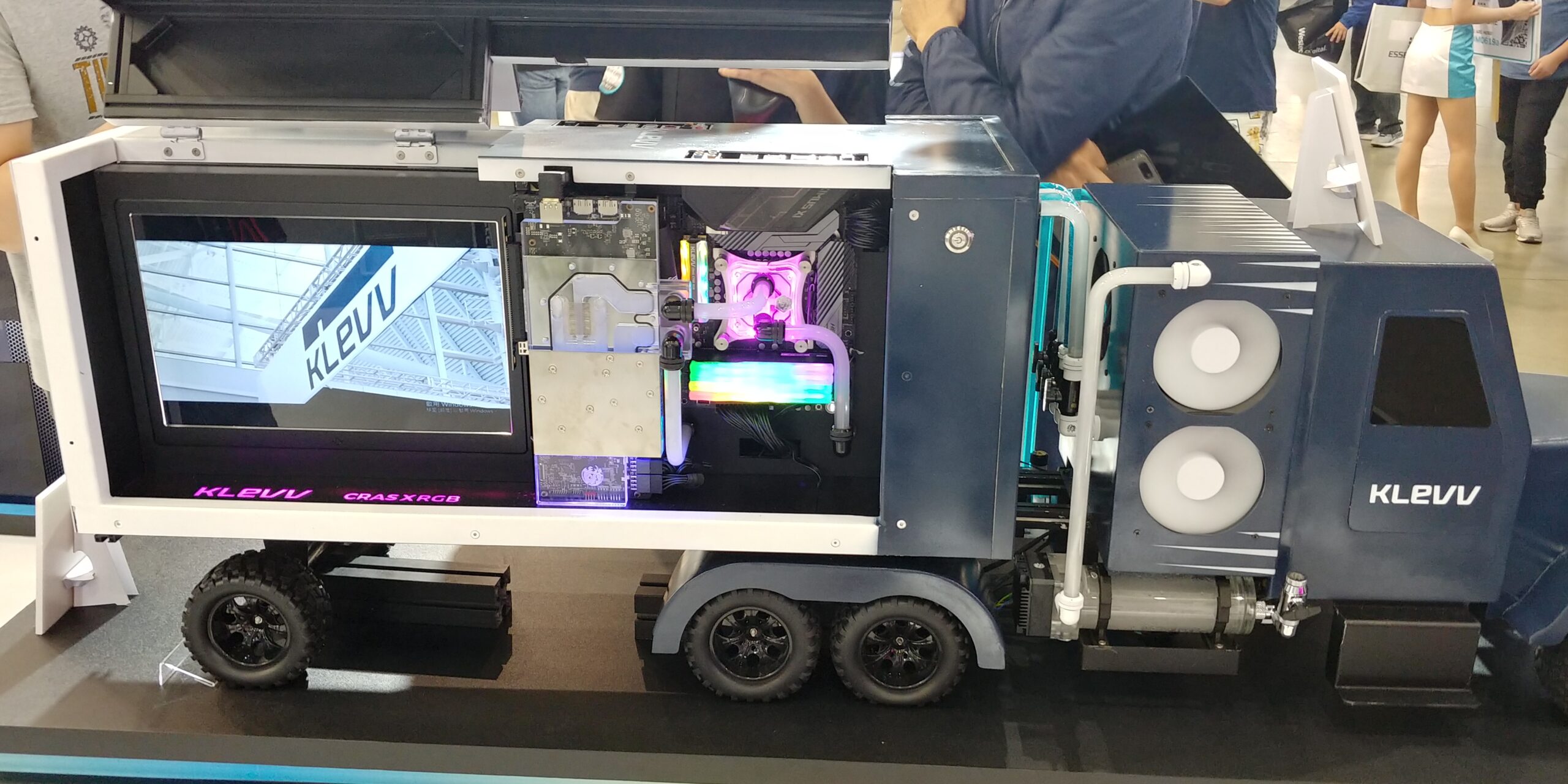 커스텀 수랭 PC 2