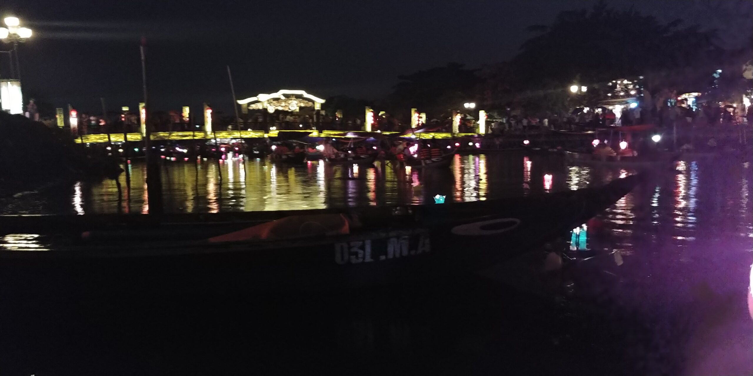 배 위에서 찍은 사진