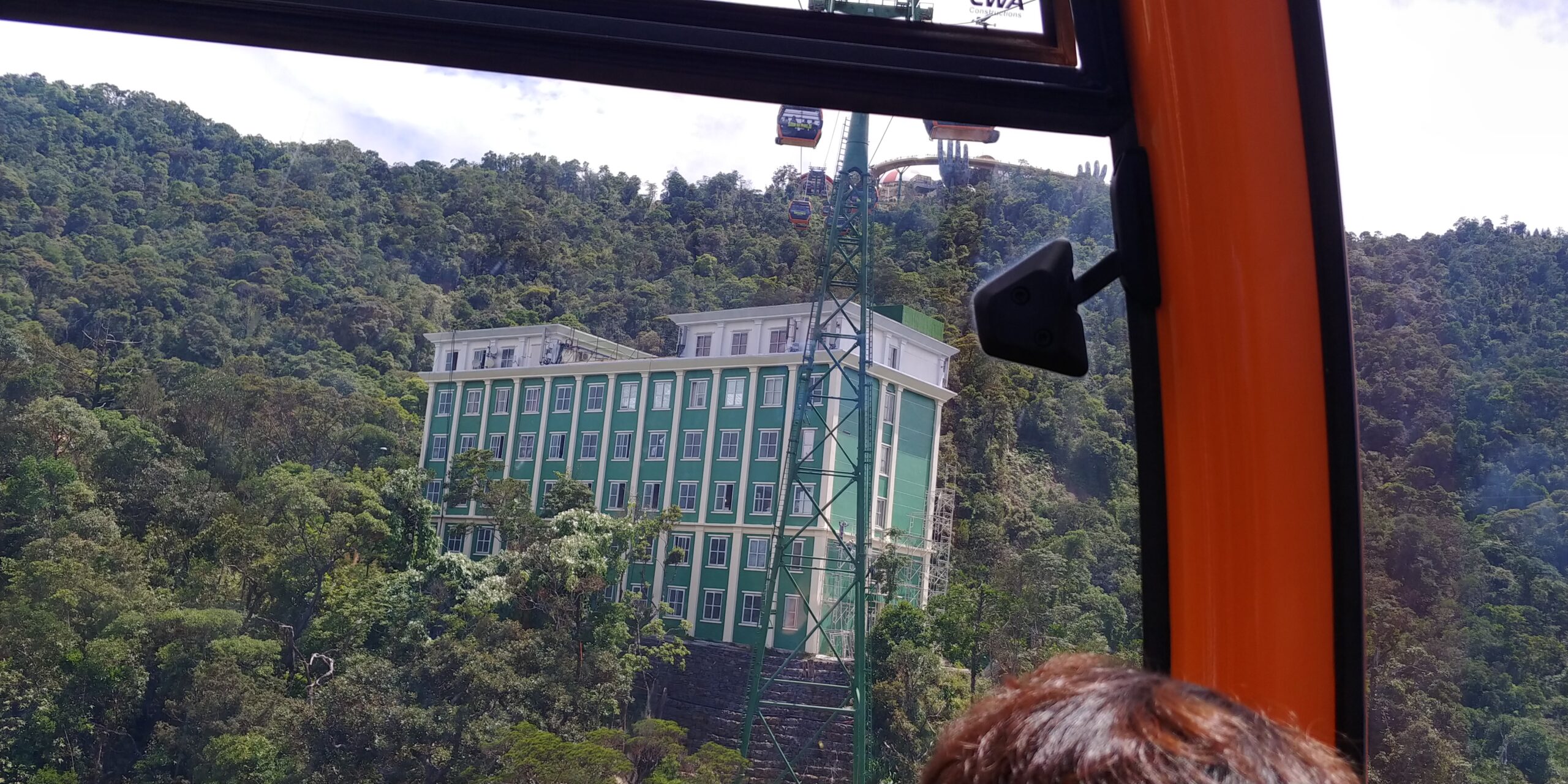 산속의 직원 기숙사