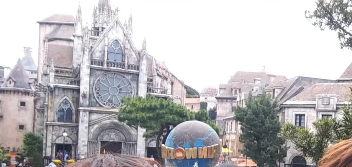 유럽 마을 지구본 조형물