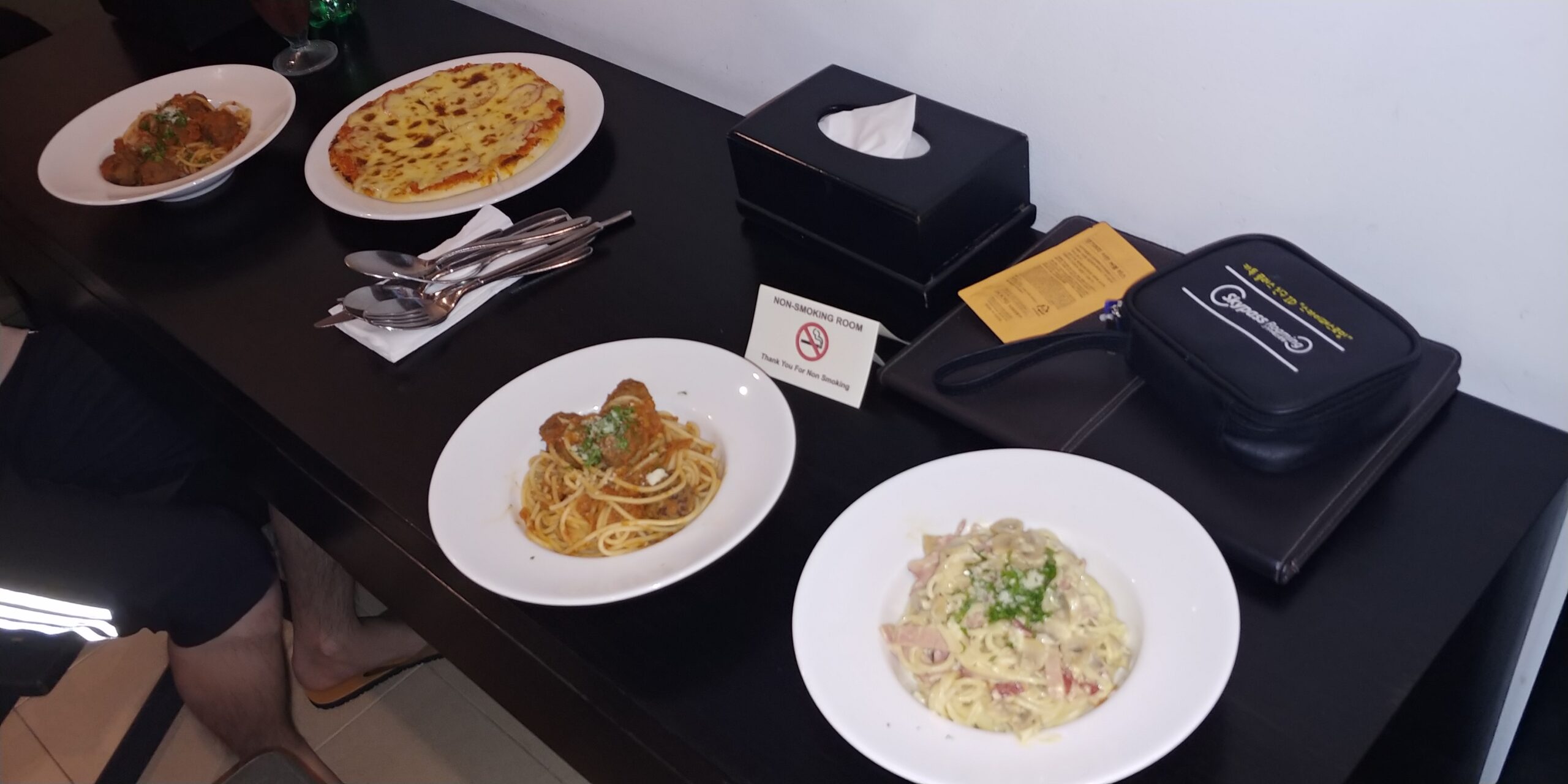 호텔 룸서비스 음식