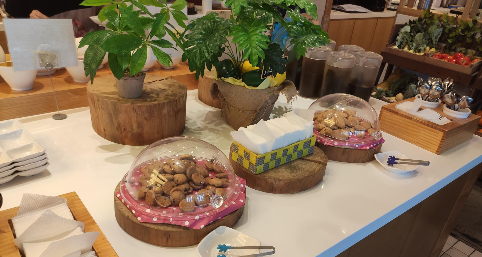 리필 육수와 디저트 과자