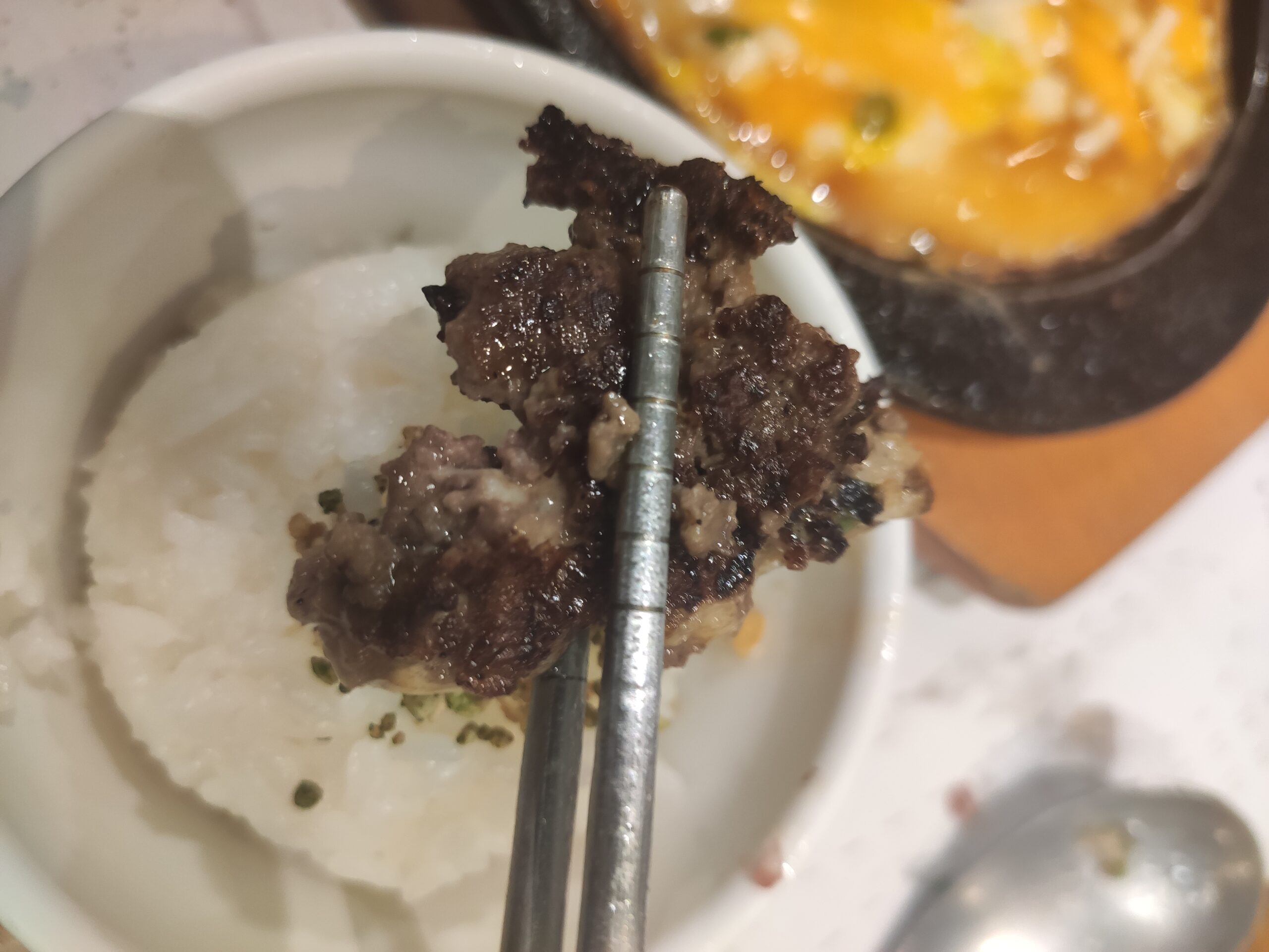 살짝 태운 고기