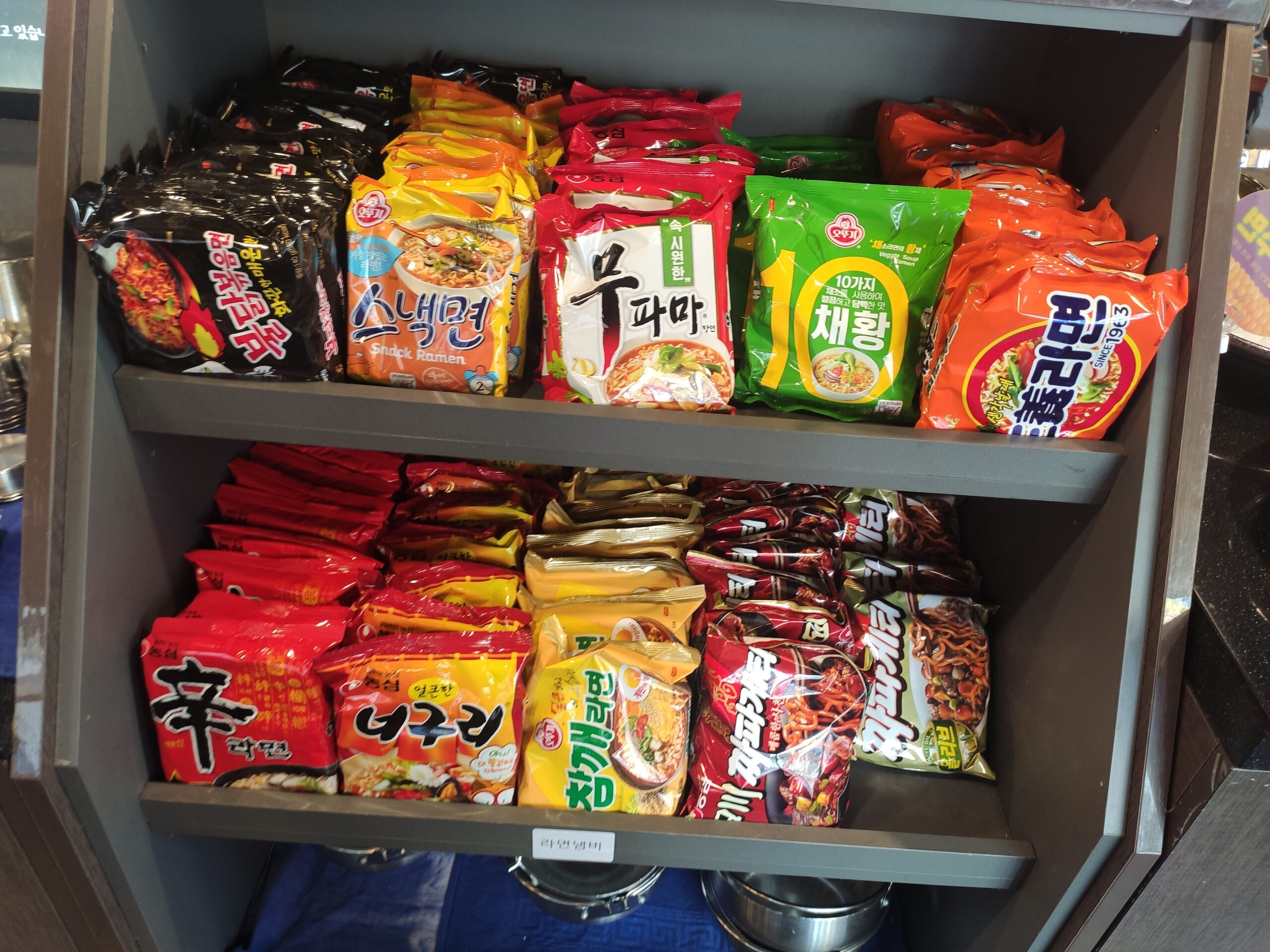 무한리필로 제공되는 라면 사리