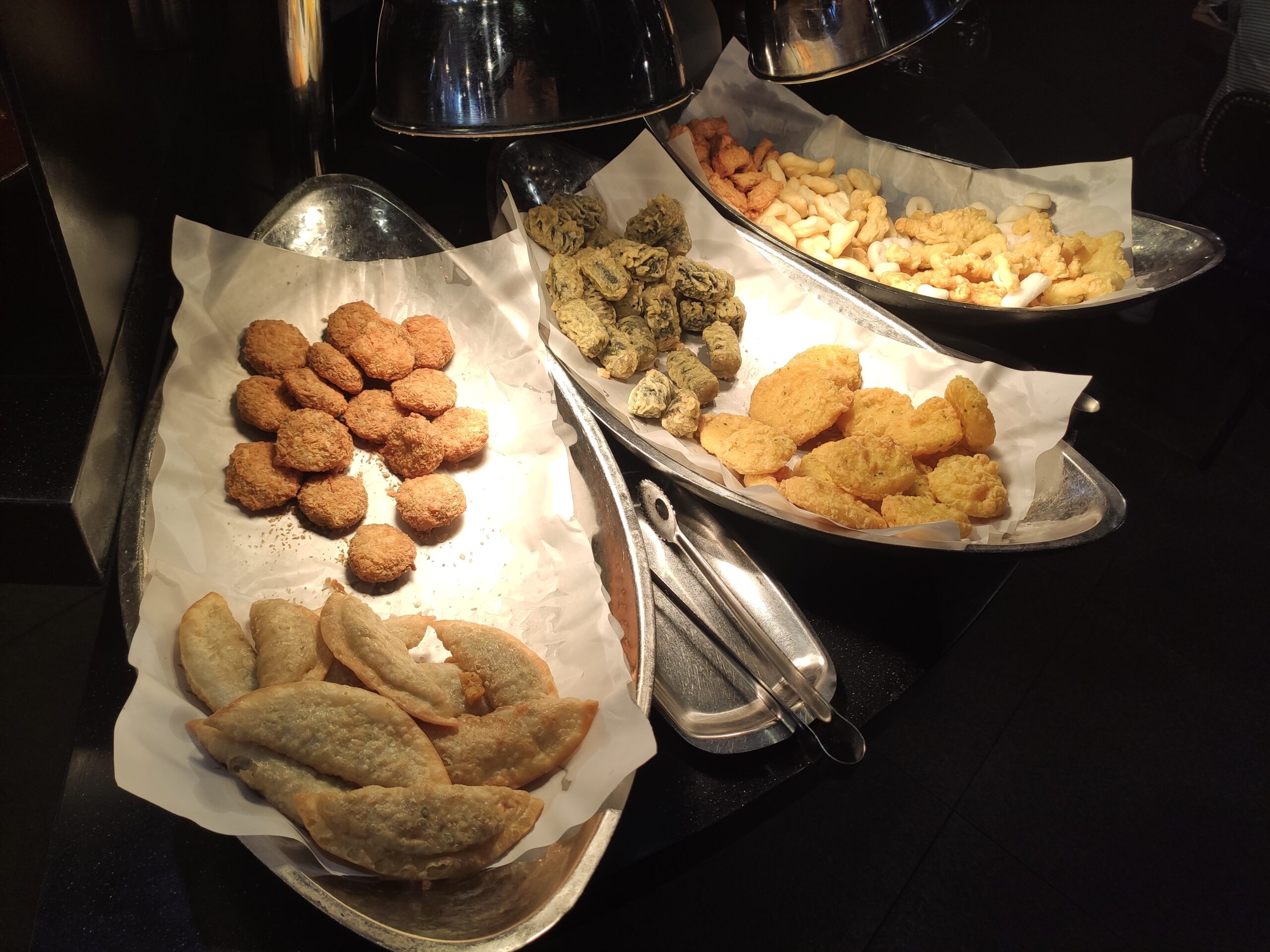 김말이, 만두 등 다양한 튀김