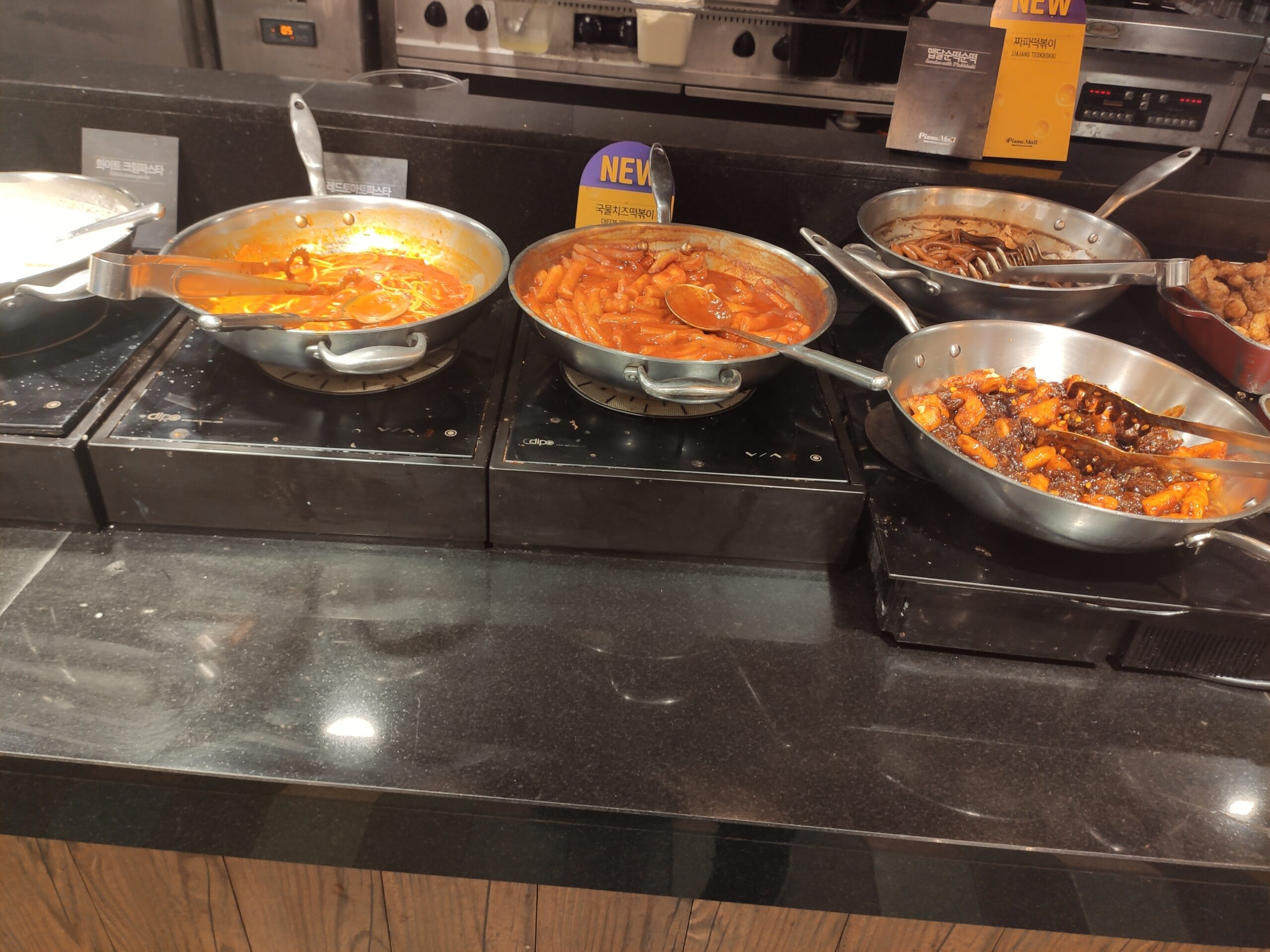 볶음밥 및 핫 디쉬 코너