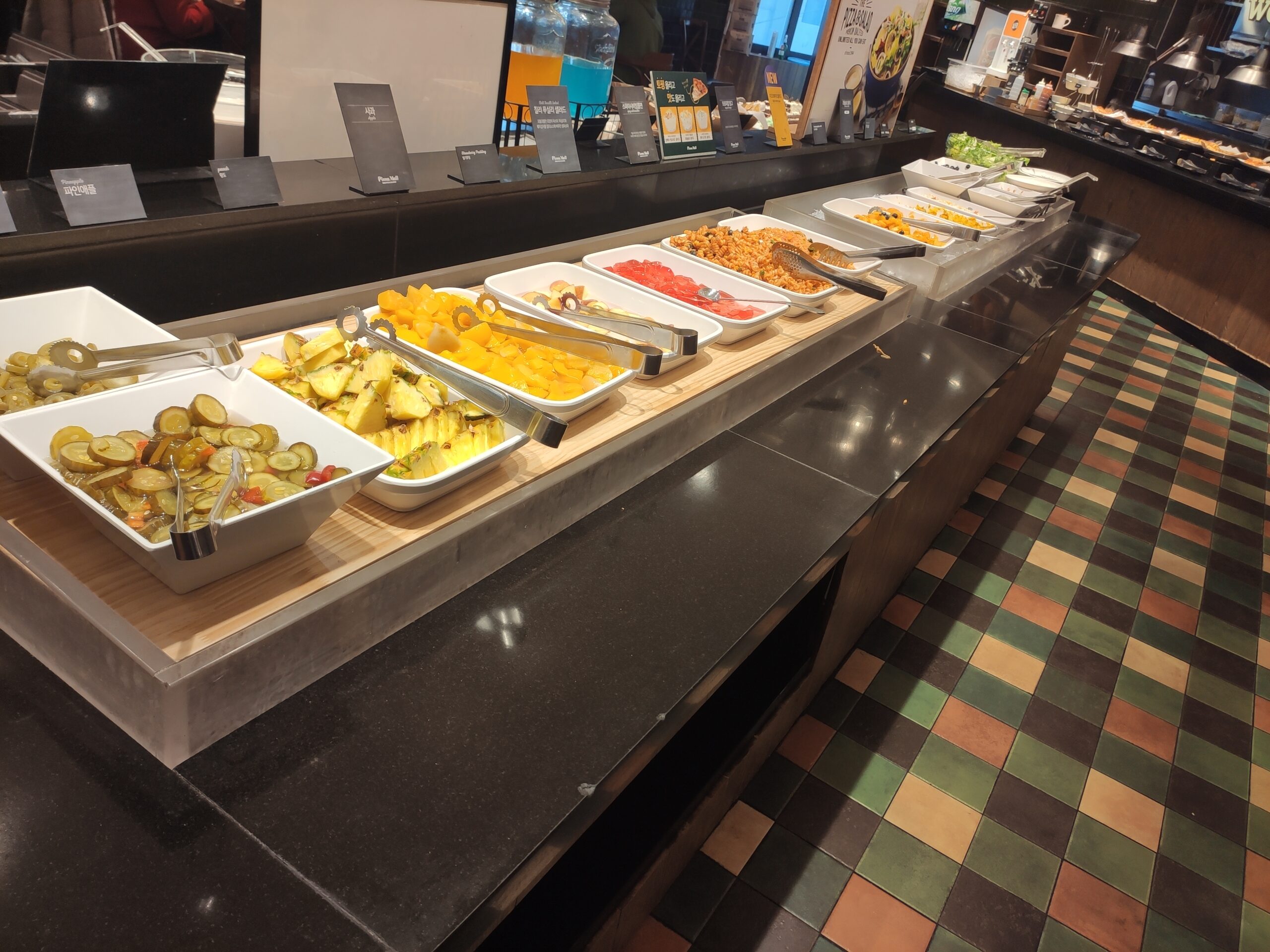 과일 및 디저트 코너