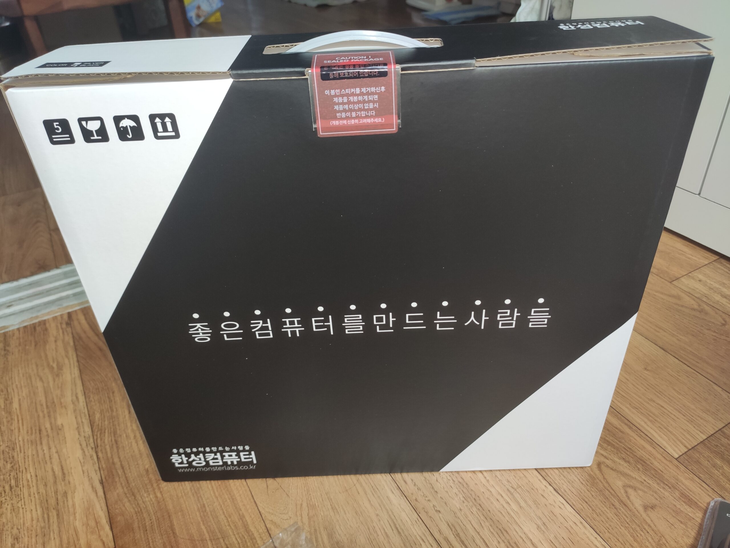 한성컴퓨터 노트북 박스 전면