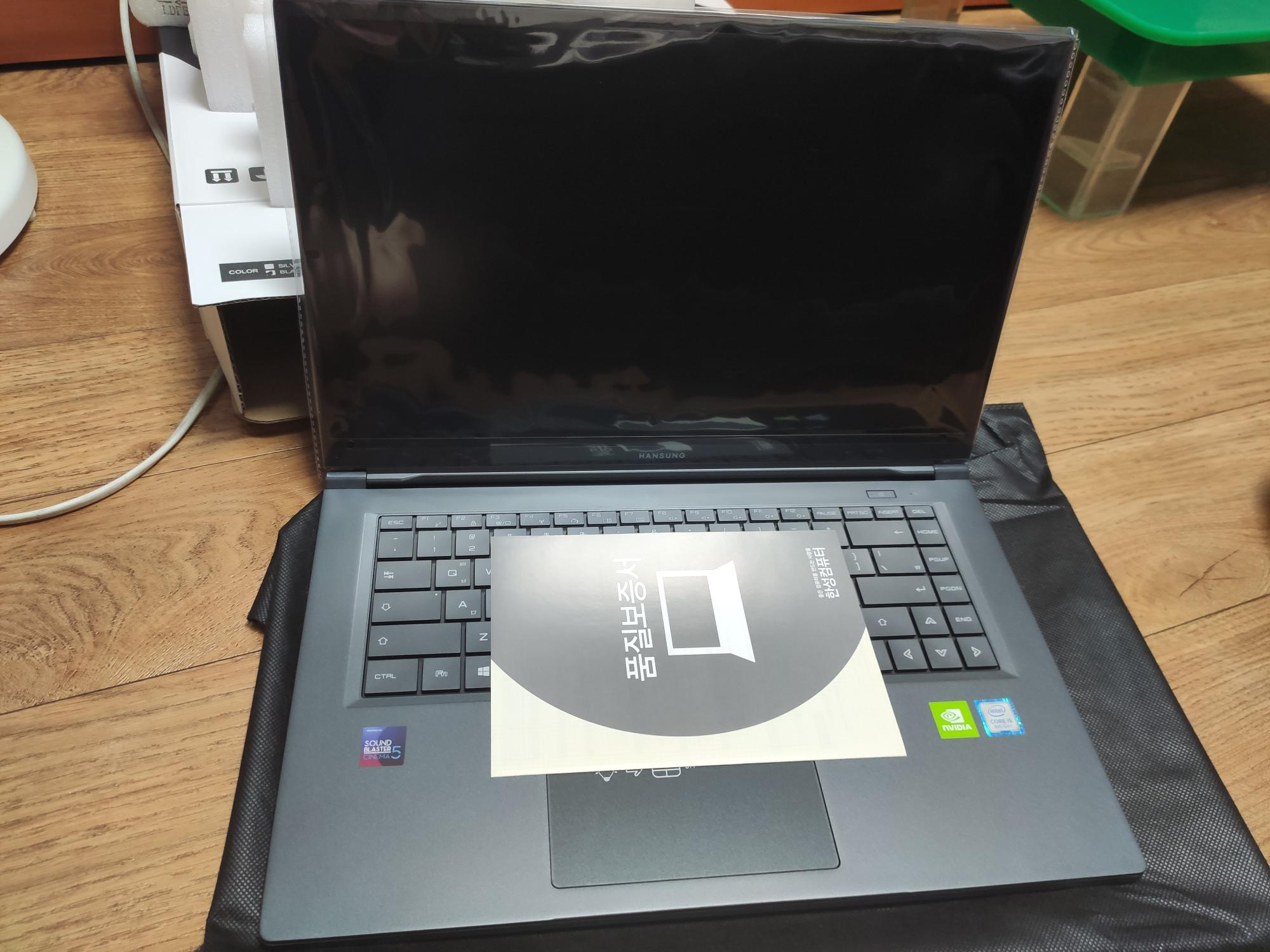 노트북 내부 및 키보드 레이아웃