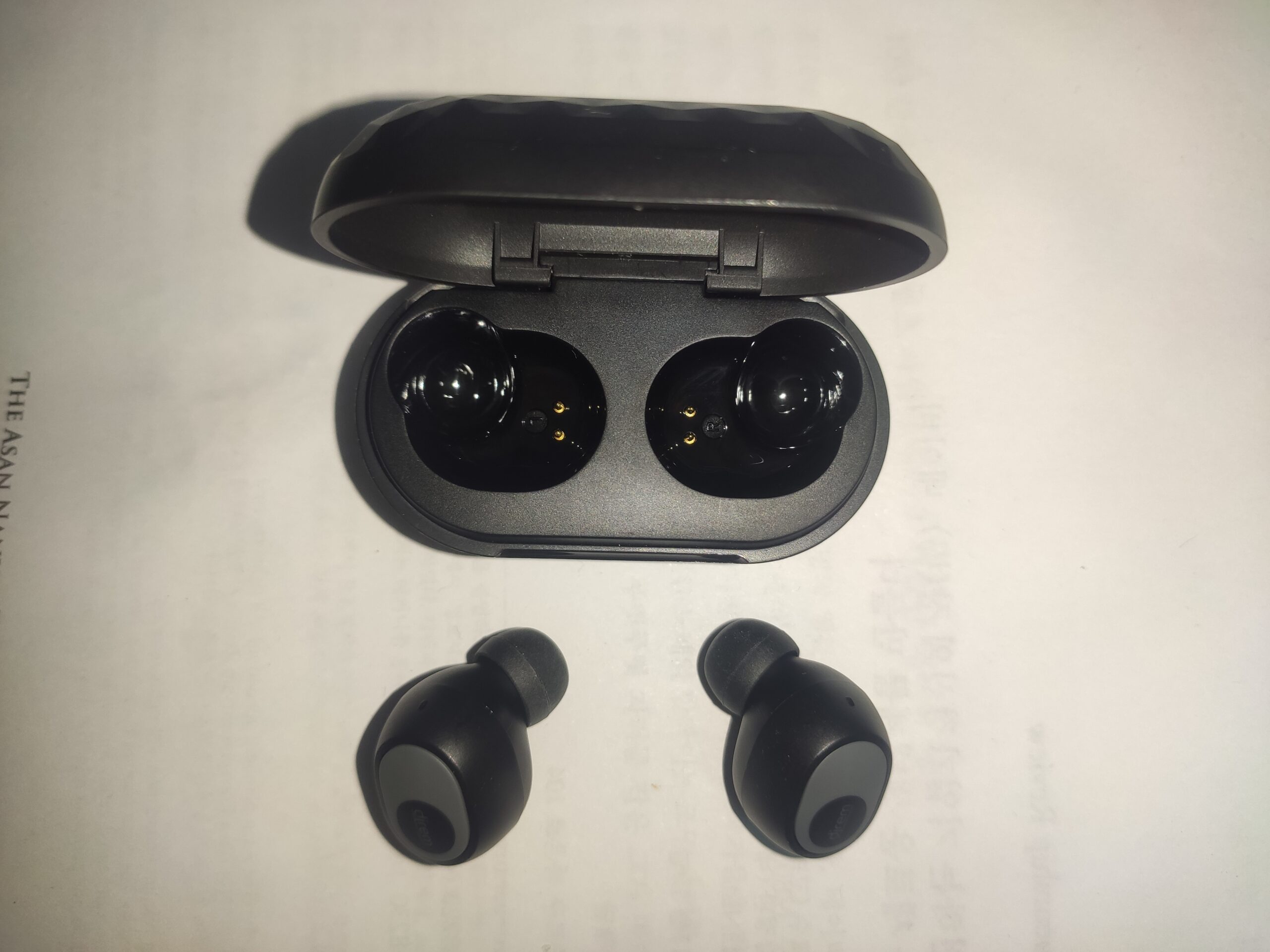 케이스 내부와 이어폰