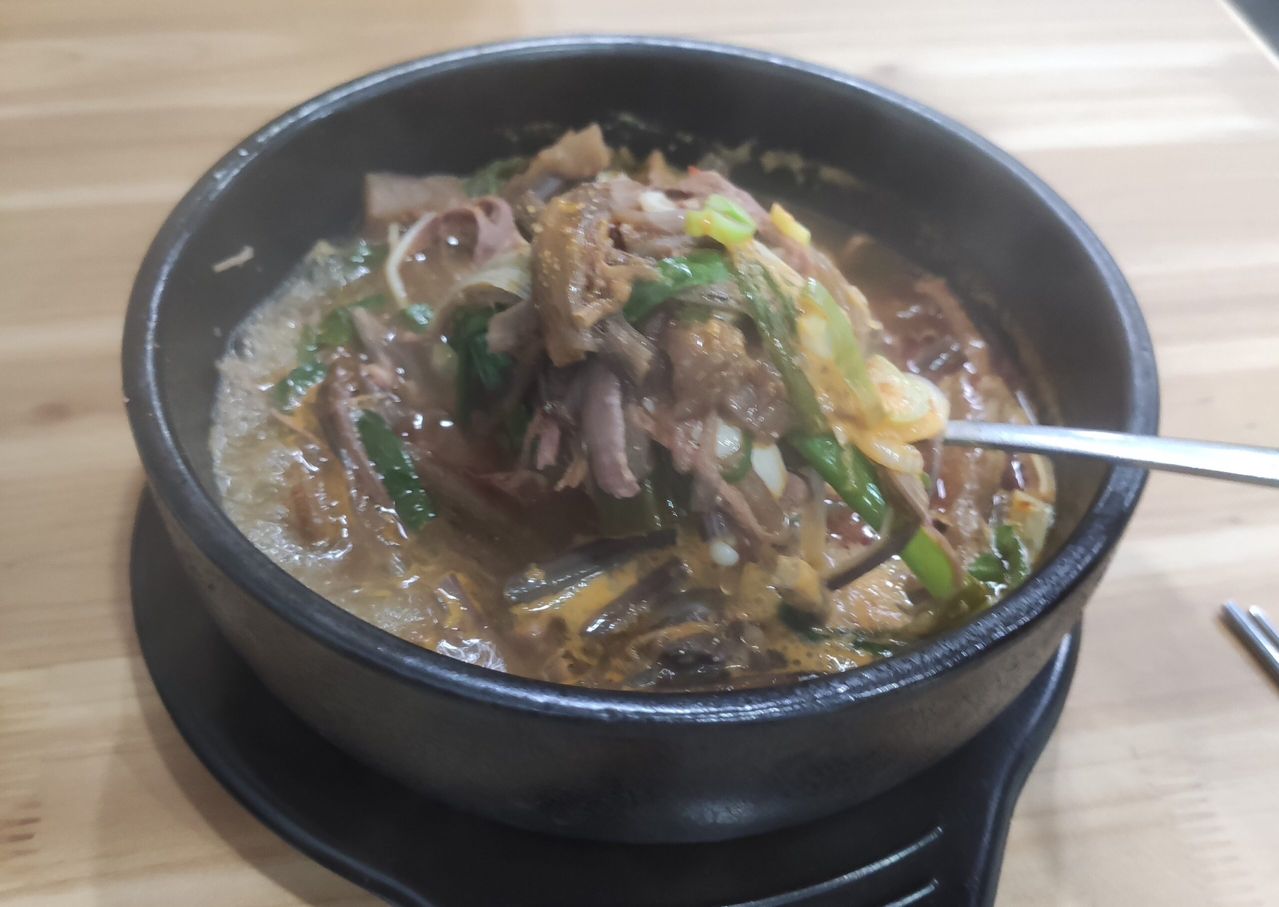 망월사역 국밥 맛집 큰맘 할매순대국, 밥을 마음대로 가져다가 먹을 수 있는 국밥집 9 순대국 속 푸짐한 건더기 상세 컷