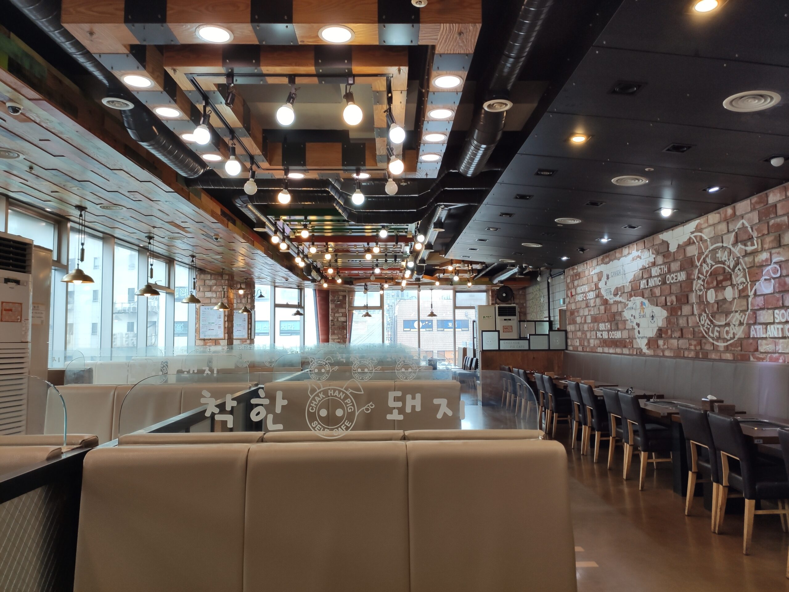 착한돼지 노원점 내부 전경