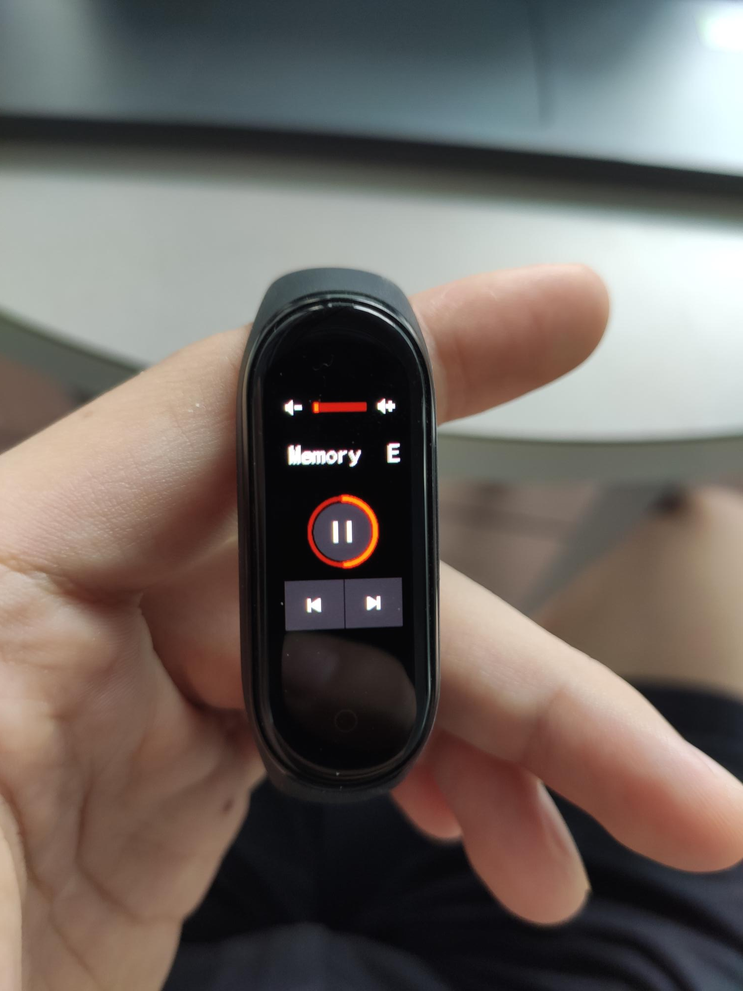 미밴드 4 음악 재생 제어 화면