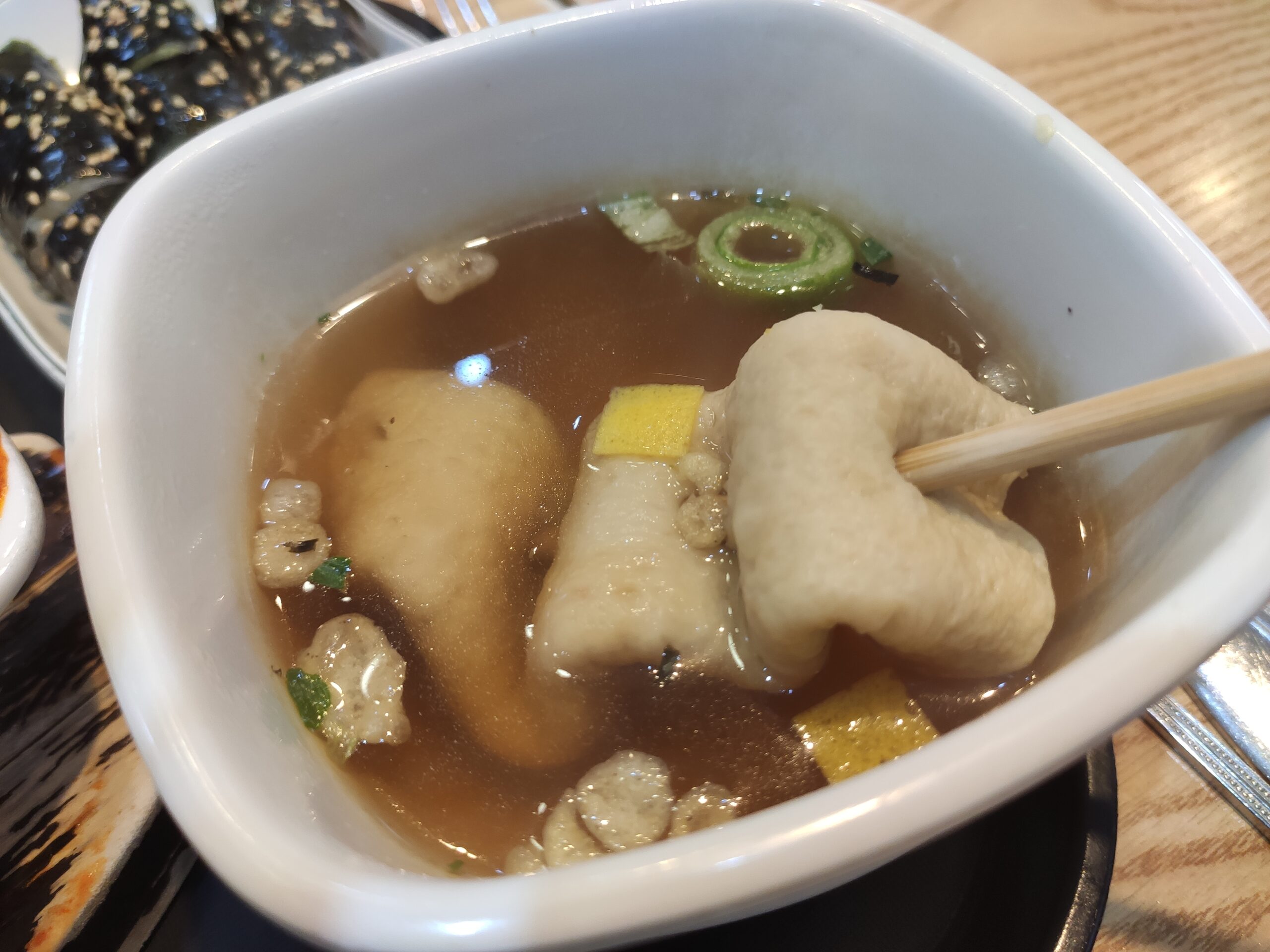 따뜻한 어묵과 국물