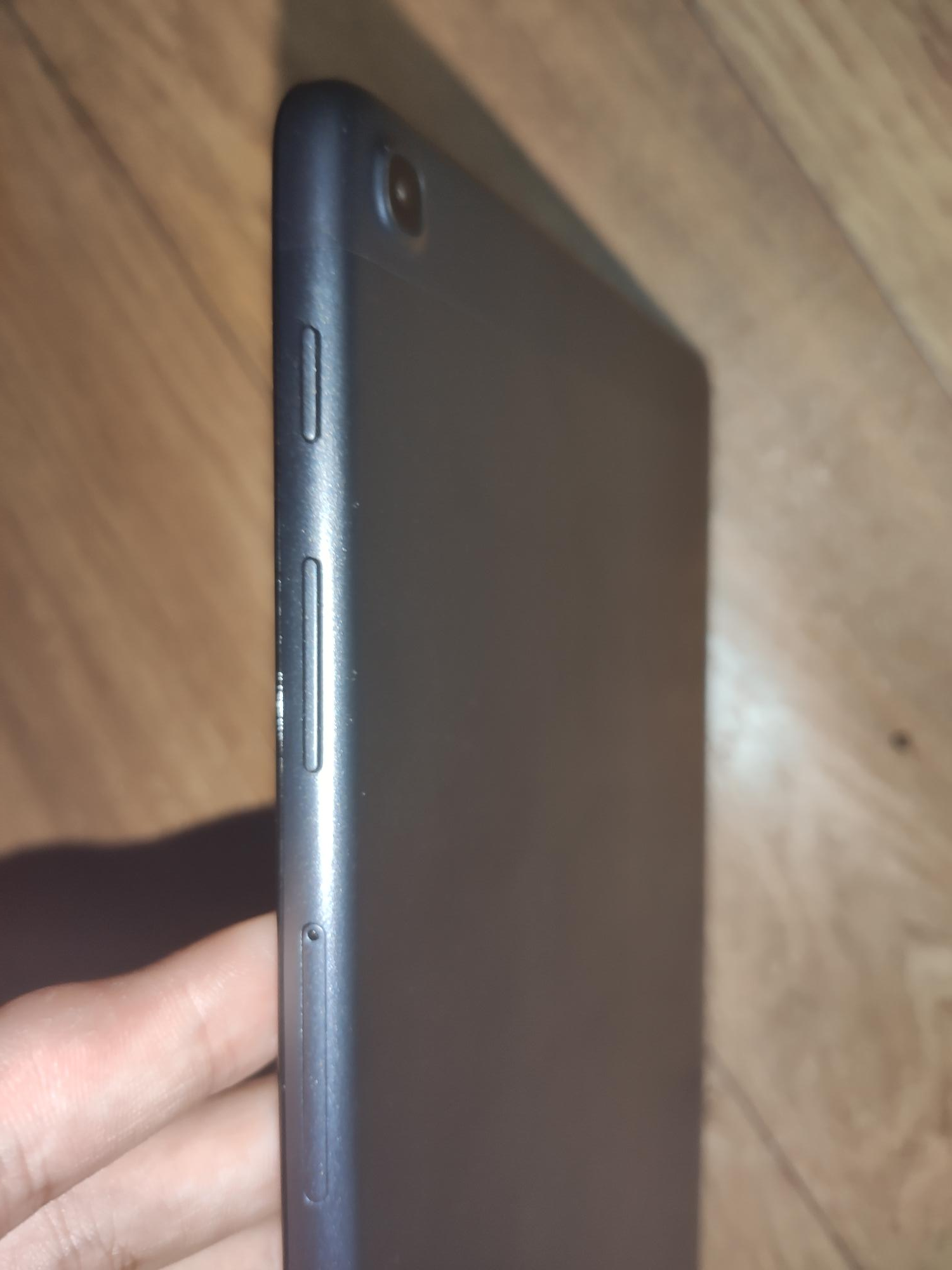 측면 버튼 및 슬롯