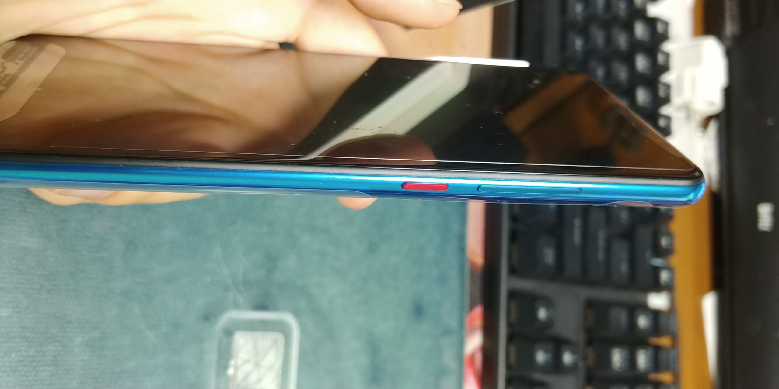 기기 우측 측면