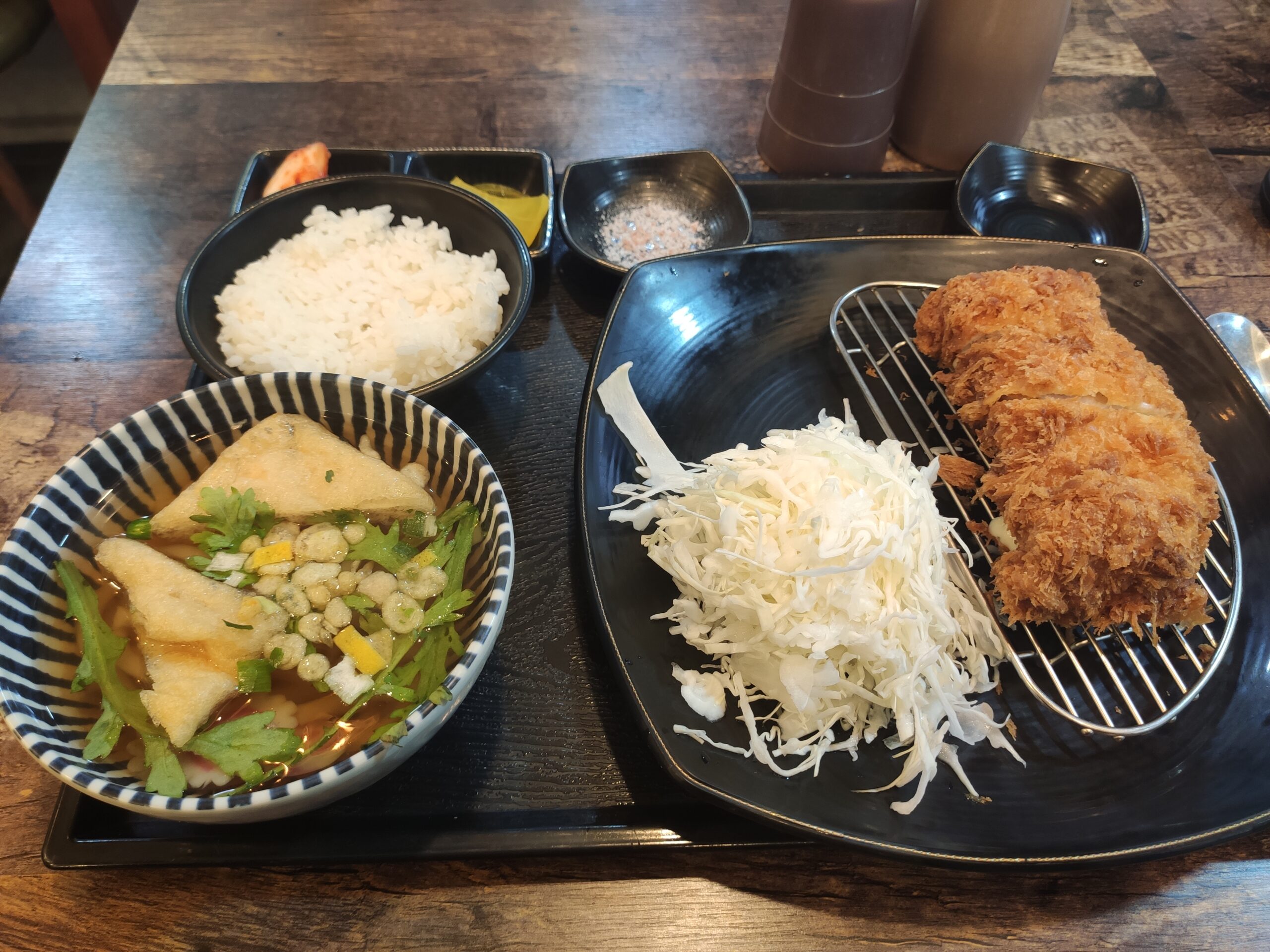 치즈카츠 정식 상차림