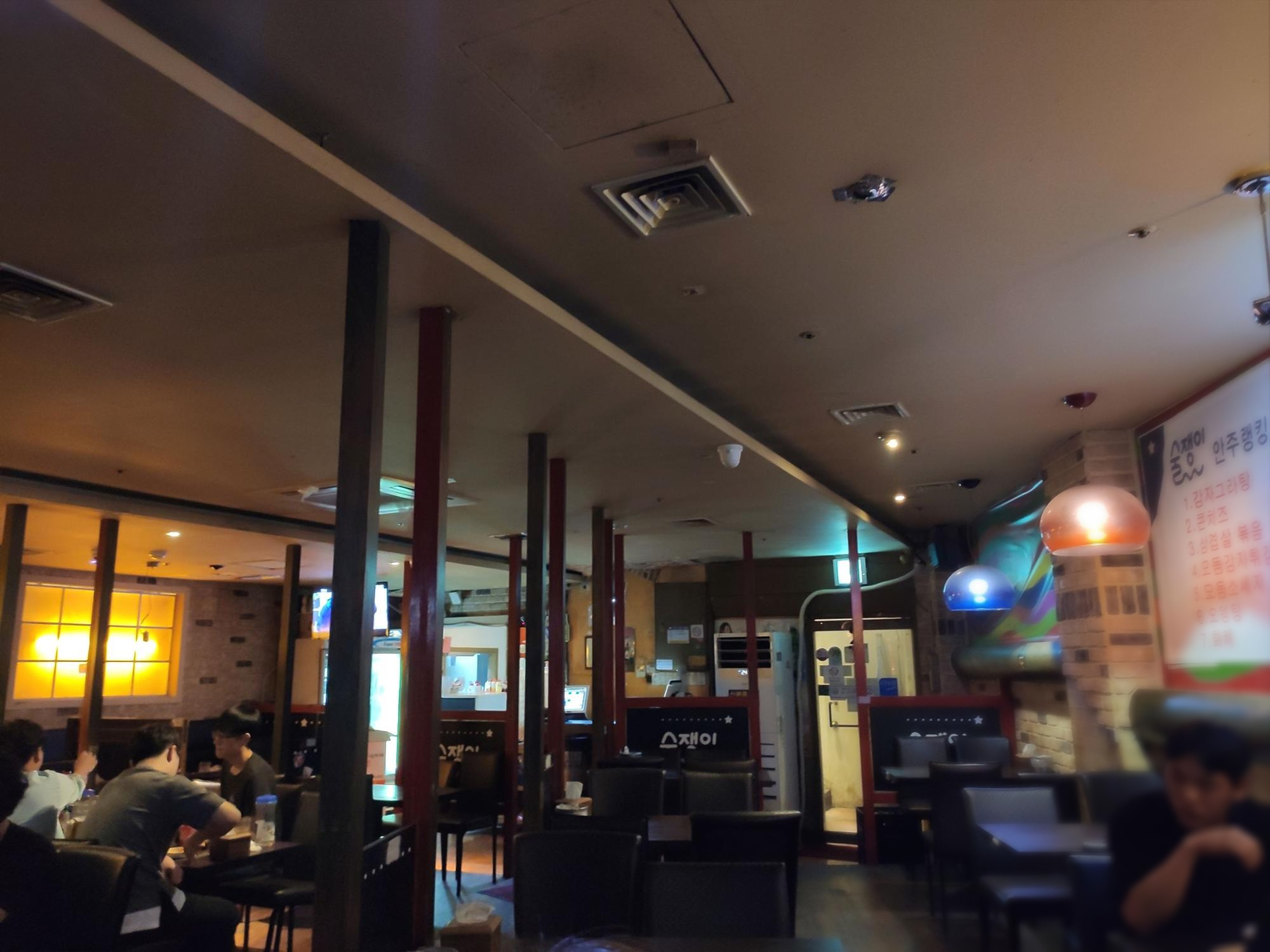 술집 내부에 마련된 흡연실