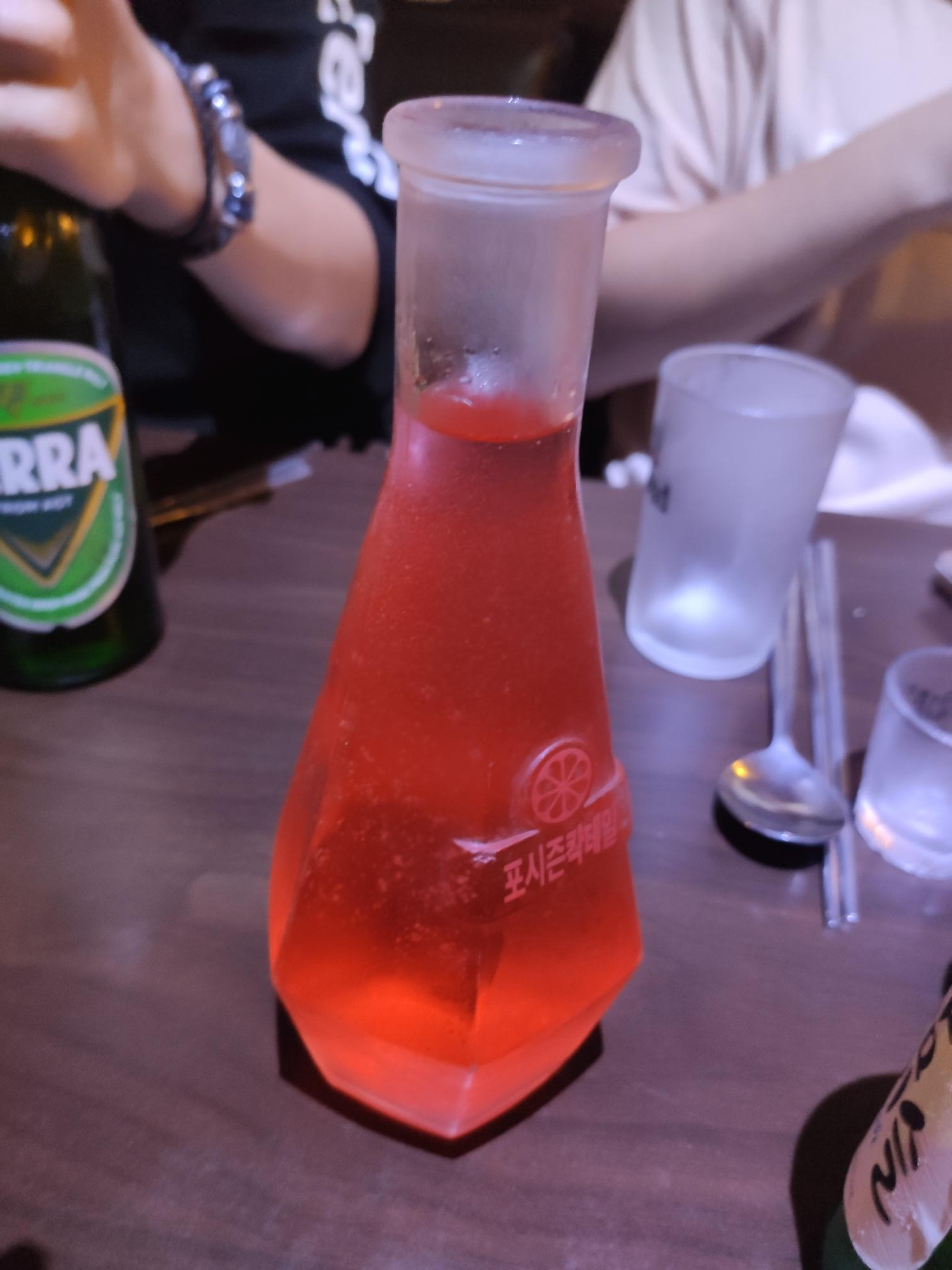 석류맛 소주 칵테일