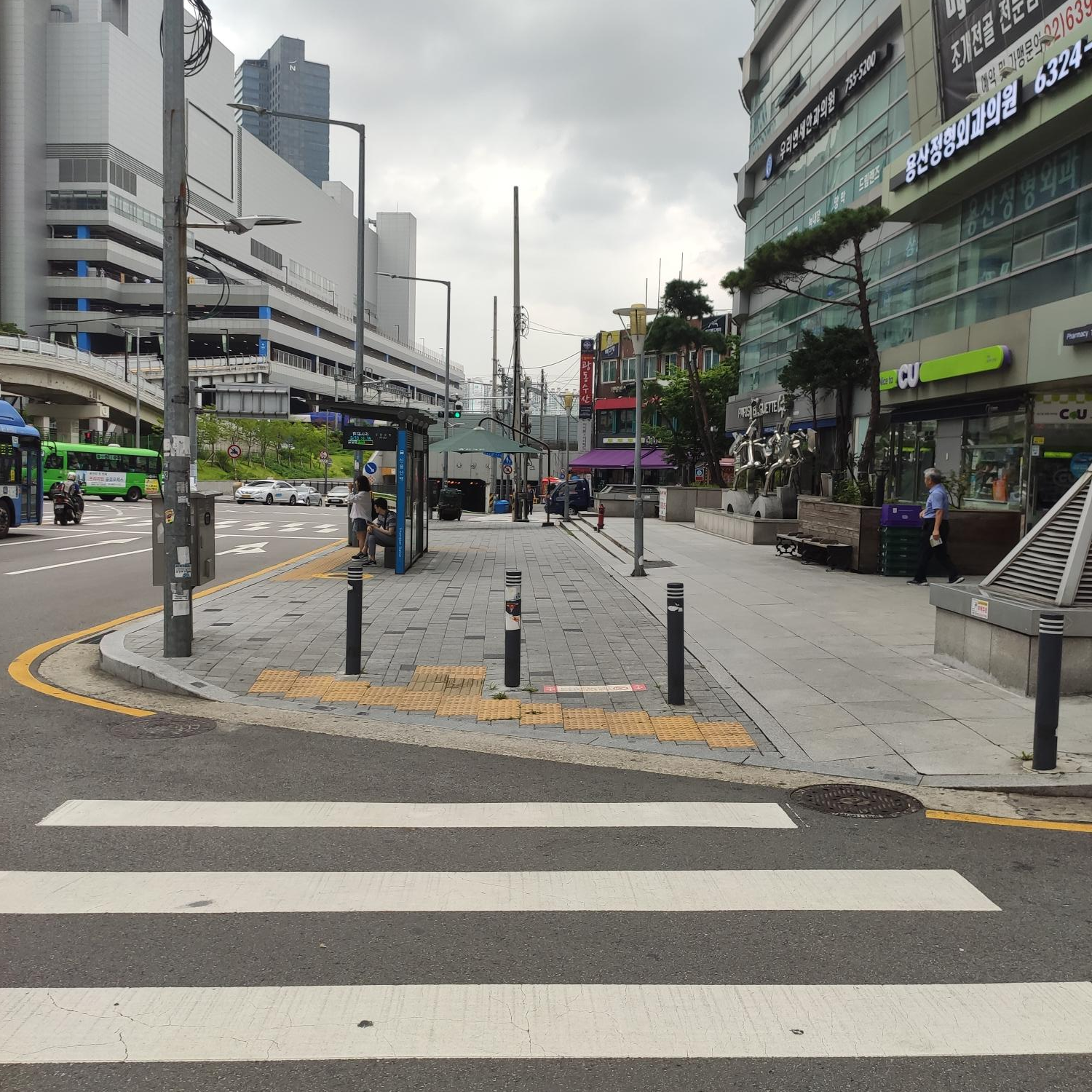 선인상가로 연결되는 지하통로 입구