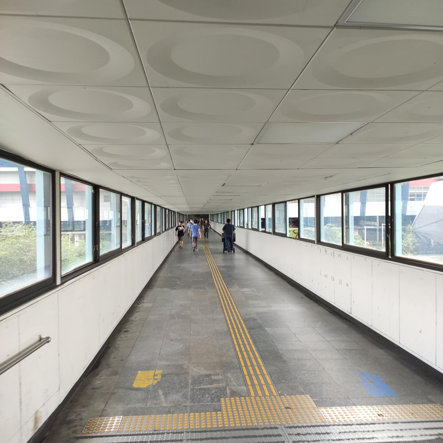 연결 통로 내부