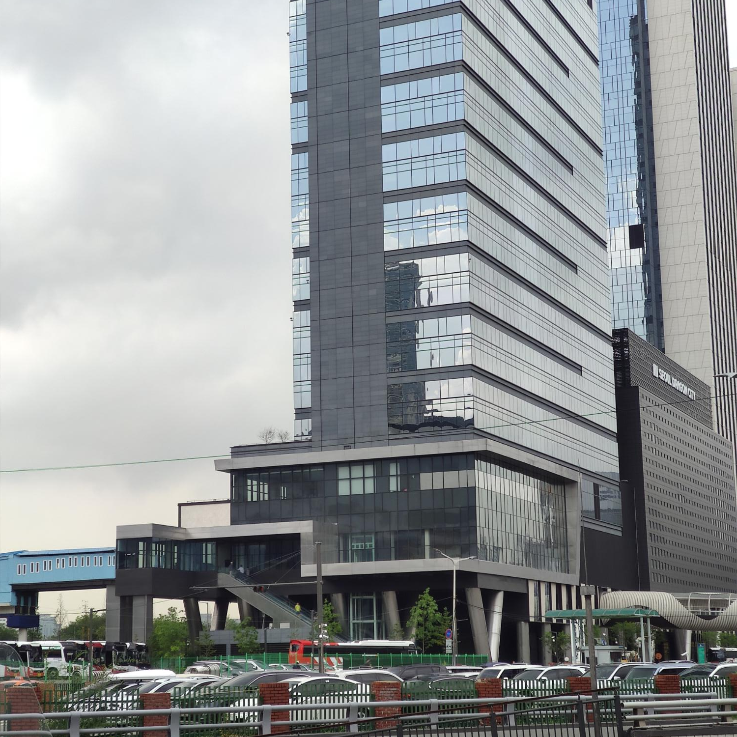 통로 연결 건물 외부