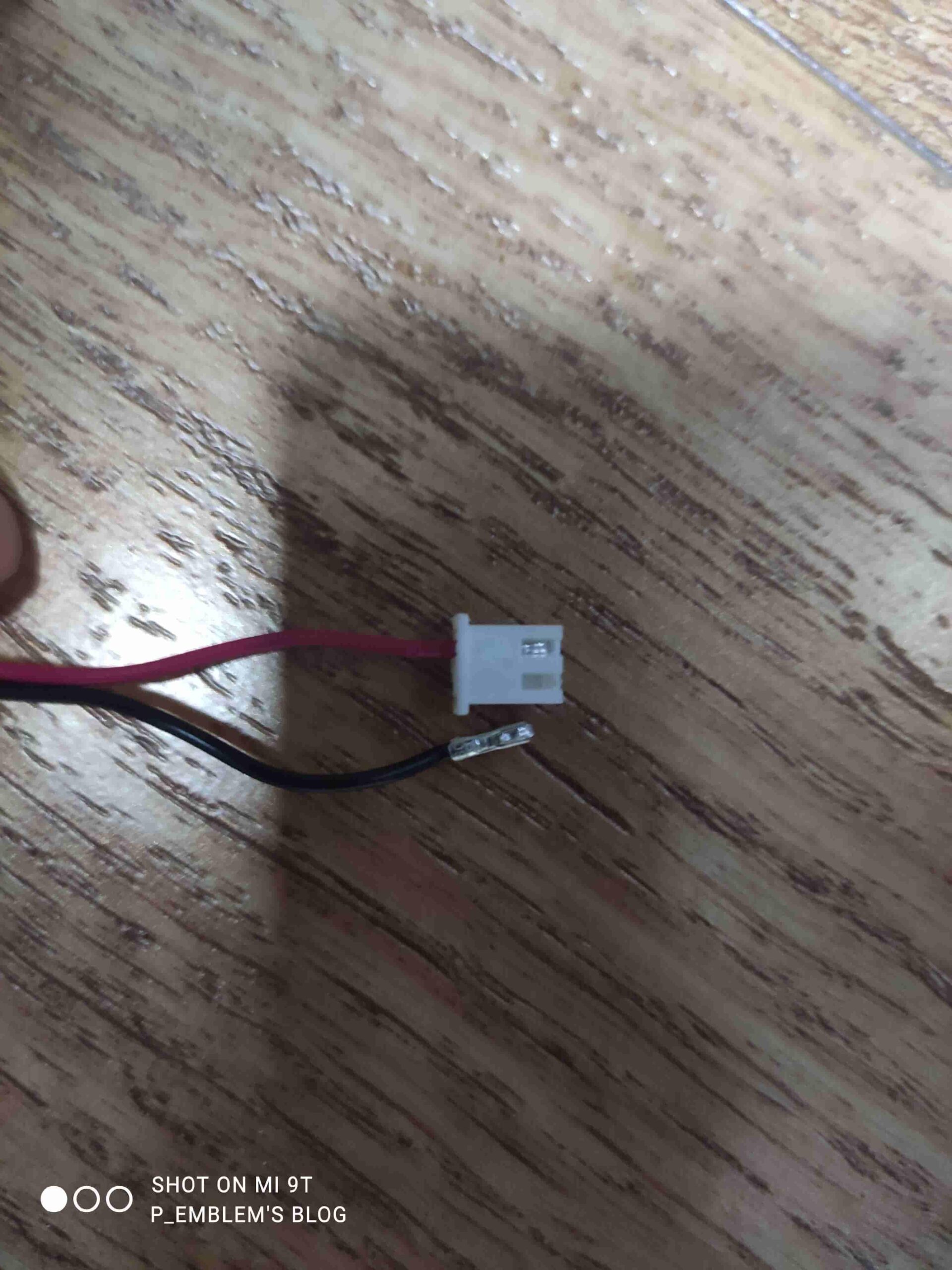 벨류텍 미니 냉/온장고 VR-006L 무소음 개조하기 7 커넥터 선 분리 작업