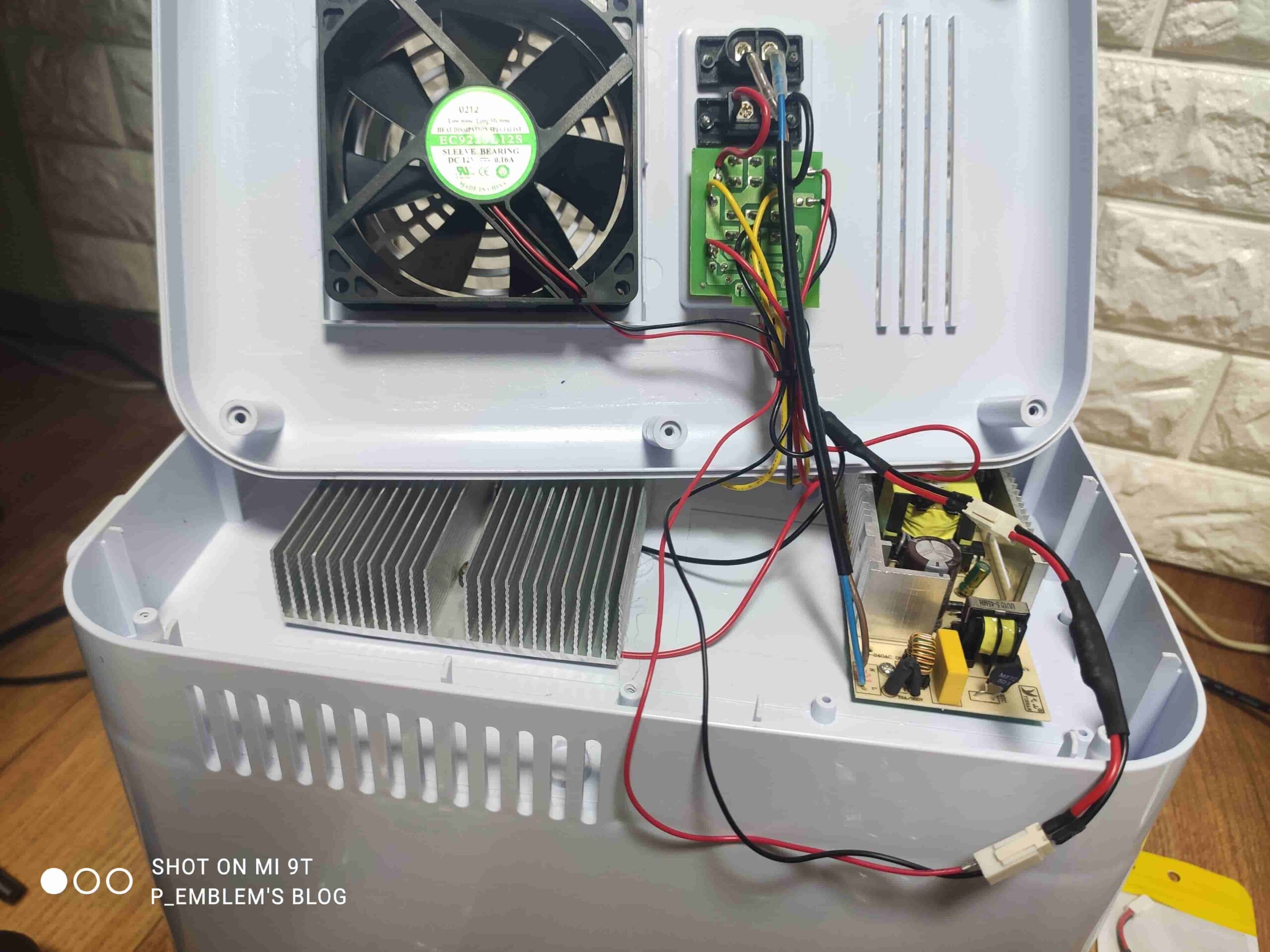 벨류텍 미니 냉/온장고 VR-006L 무소음 개조하기 10 개조 완료된 내부 모습