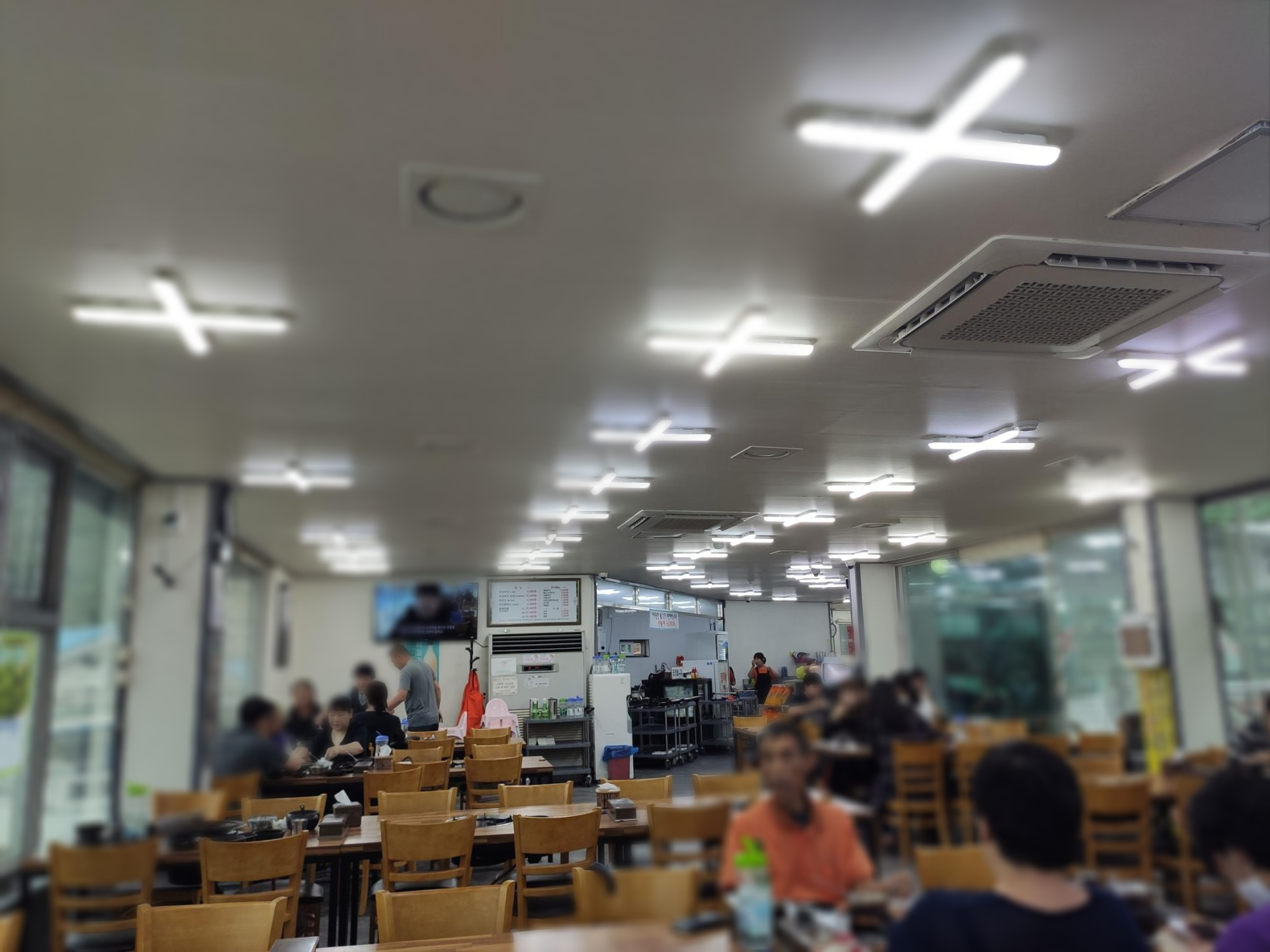 식당 내부 전경 1