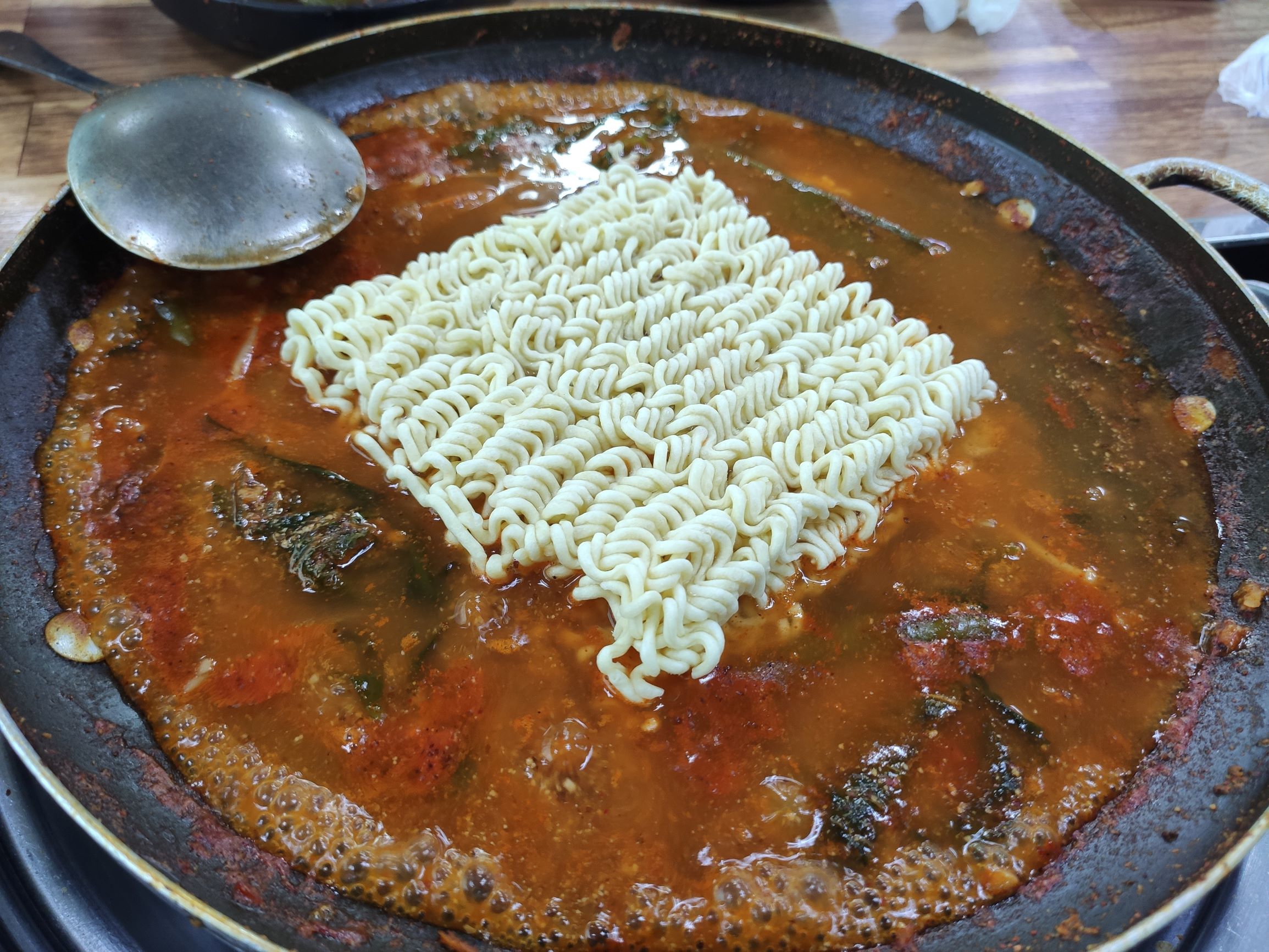 라면 사리를 추가한 곱창전골