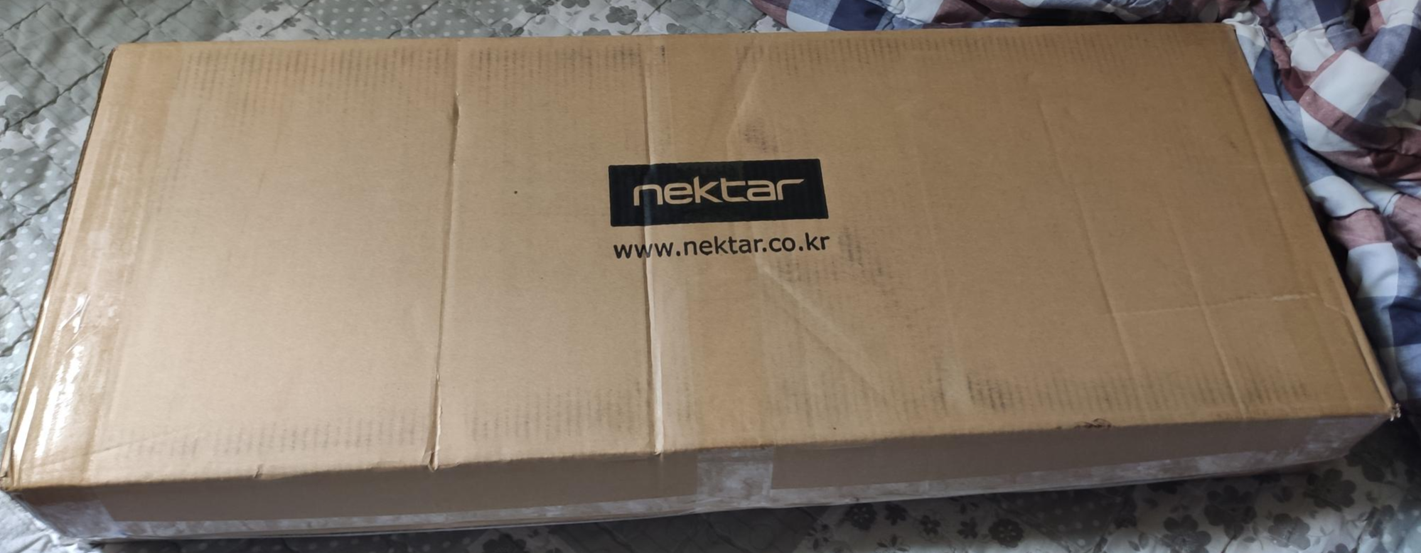 배송된 택배 박스