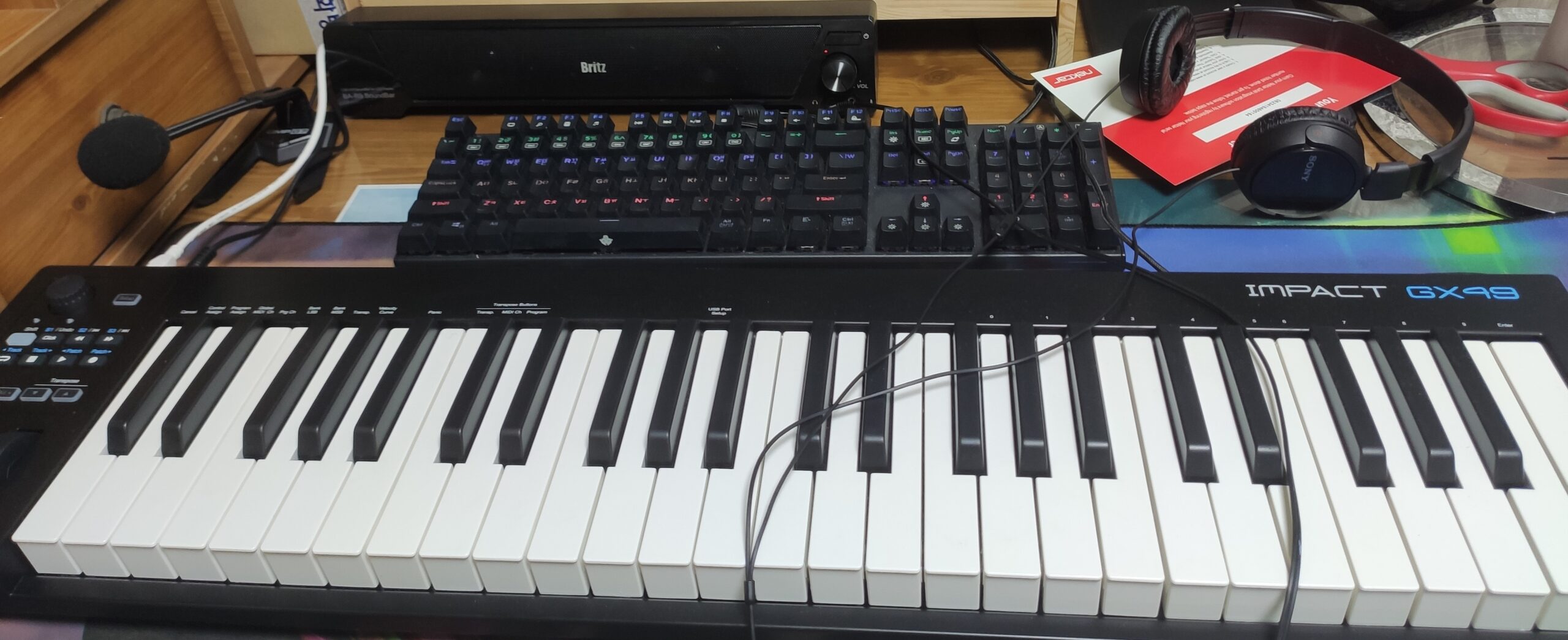 책상 위에 설치한 모습