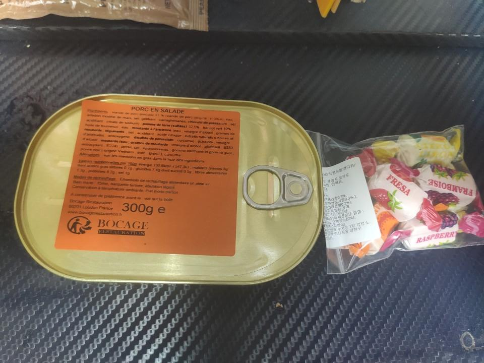 포크 샐러드 주식과 캔디