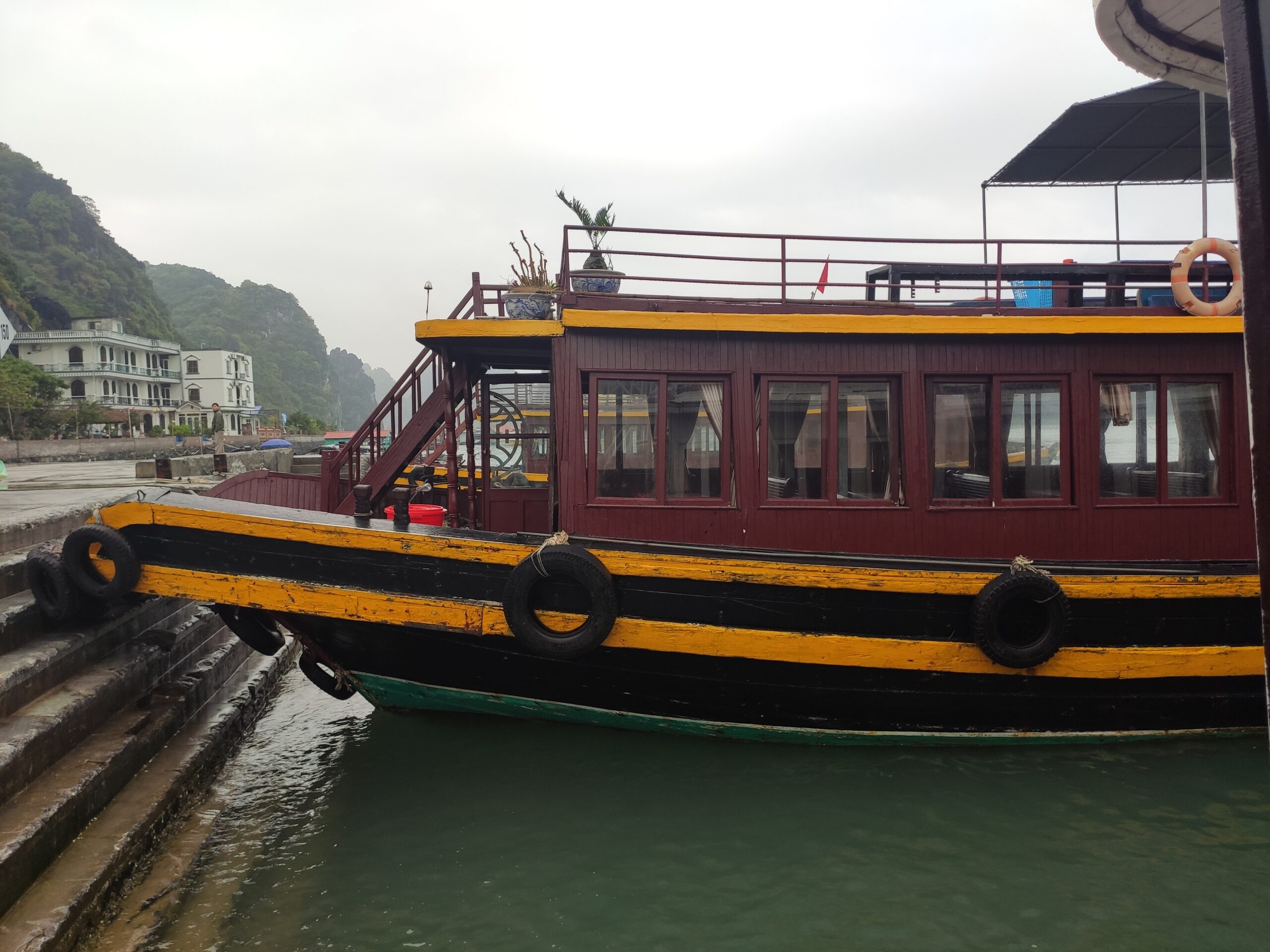 투어 보트 외관