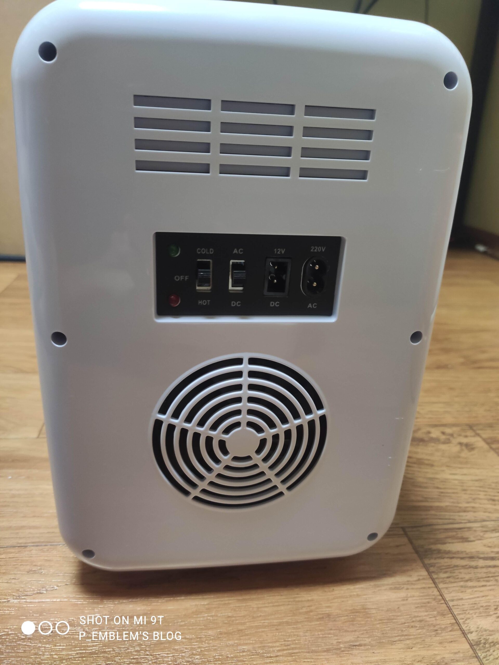 벨류텍 차량용/화장품 겸용 미니 냉·온장고 개봉기·리뷰 - VR-006L 심층리뷰 5 제품 후면 전반