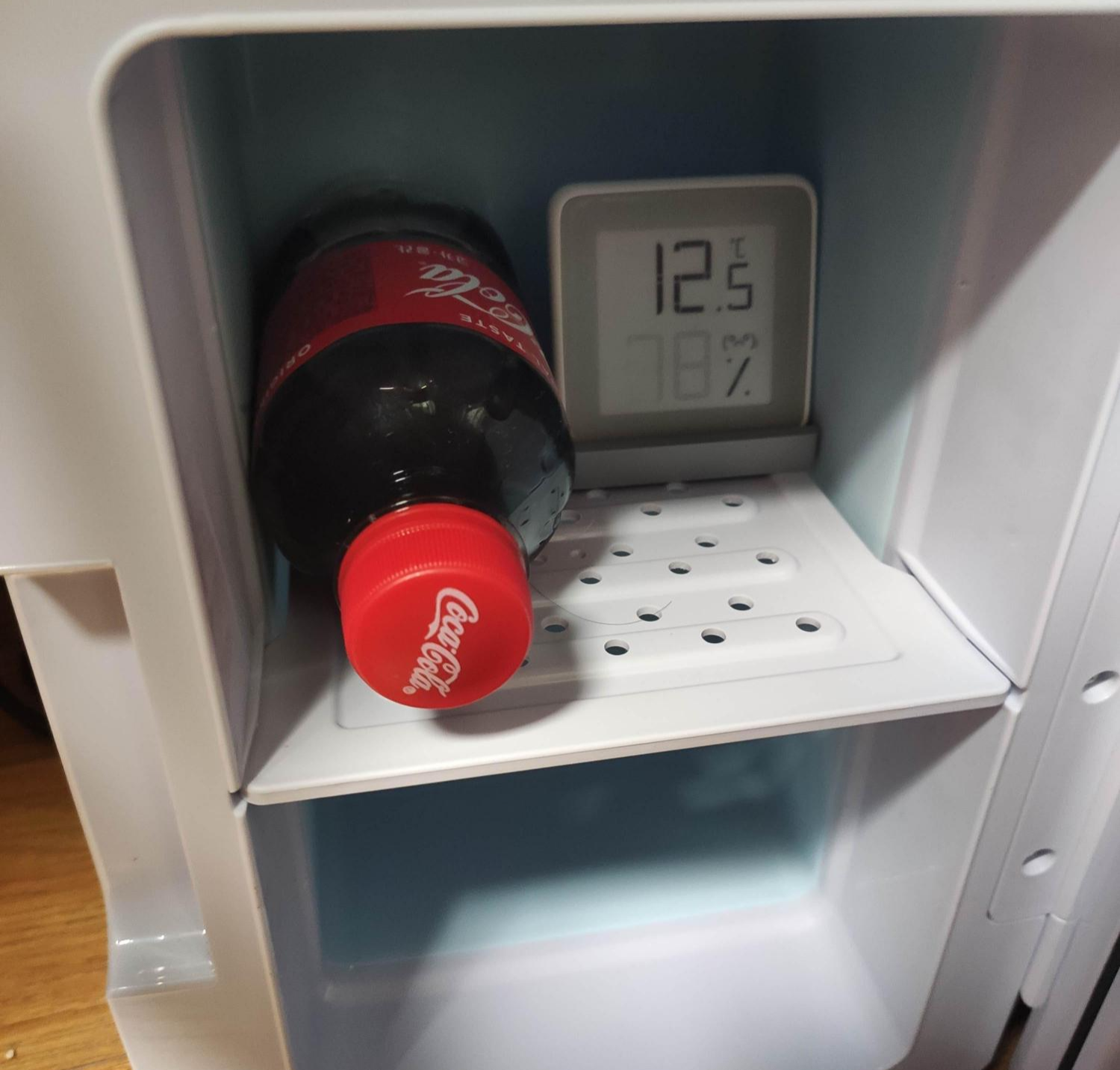 벨류텍 차량용/화장품 겸용 미니 냉·온장고 개봉기·리뷰 - VR-006L 심층리뷰 11 내부 수납 테스트